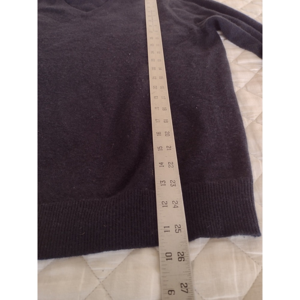 JOS. A. BANK Traveler 100% Cashmere Sweater V Neck Sz M Black Capsule Read - Picture 6 of 6